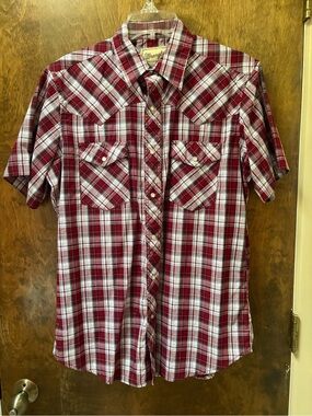 Wrangler Red and White Plaid Short-Sleeve Button-Down Shirt